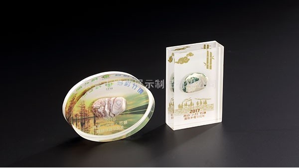 定制亞克力制品，應(yīng)該怎樣找供應(yīng)商呢？