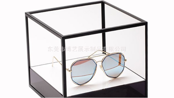 如何用亞克力展架來展示產(chǎn)品呢？
